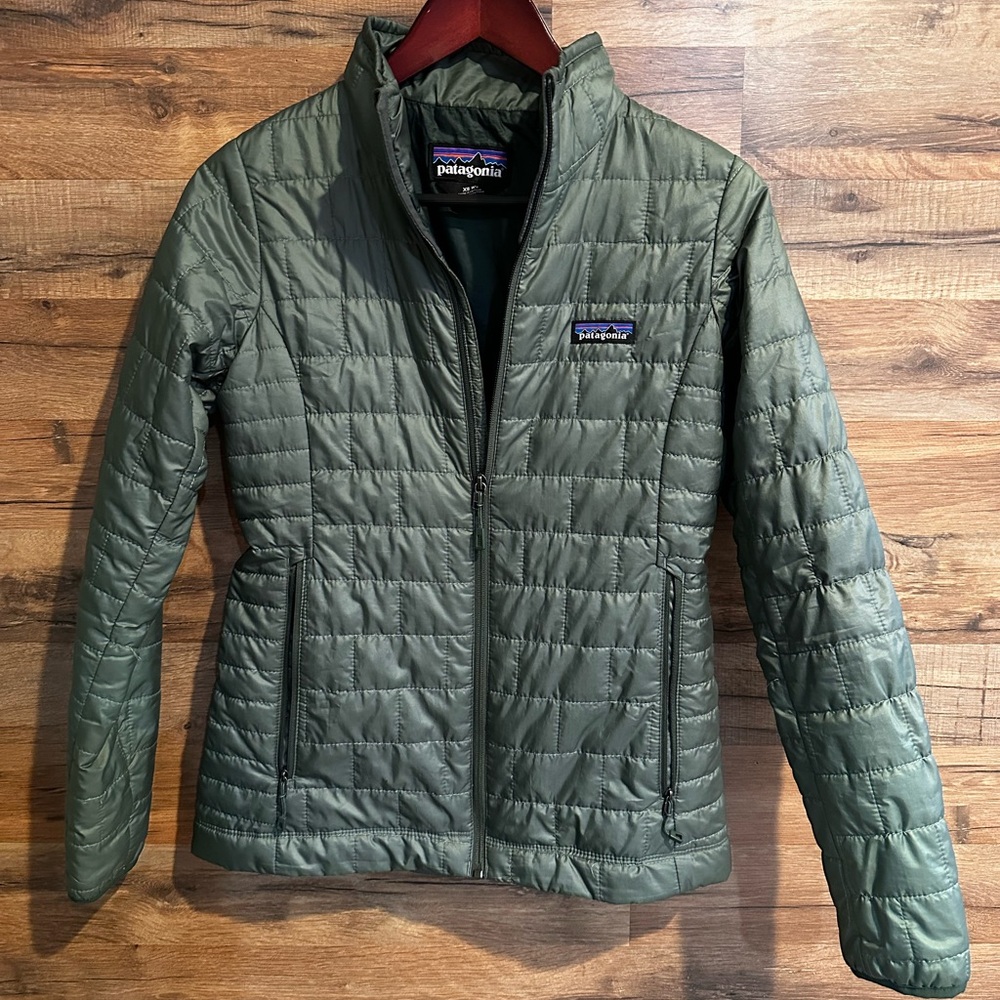 Patagonia Women’s Quilted Jacket | Size XS | Green | Cozy & Durable - Picture 1 of 3